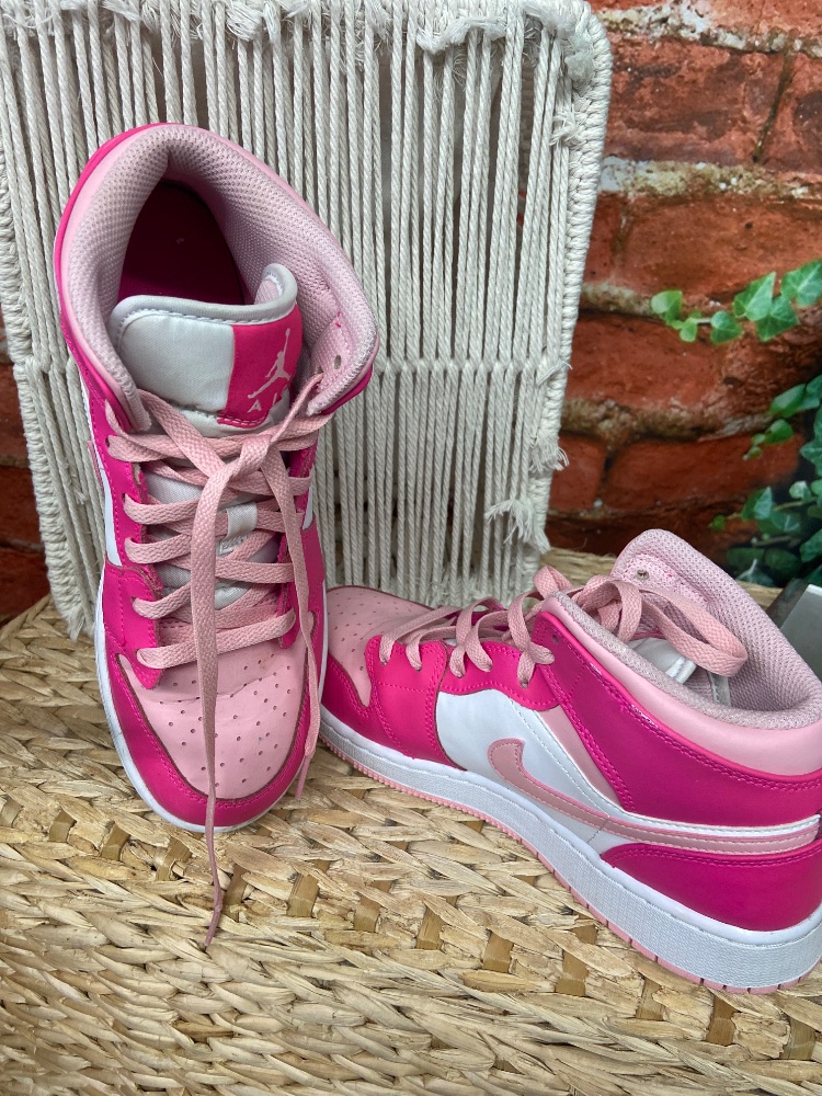 Nike Jordan tennis shoes youth 6.5