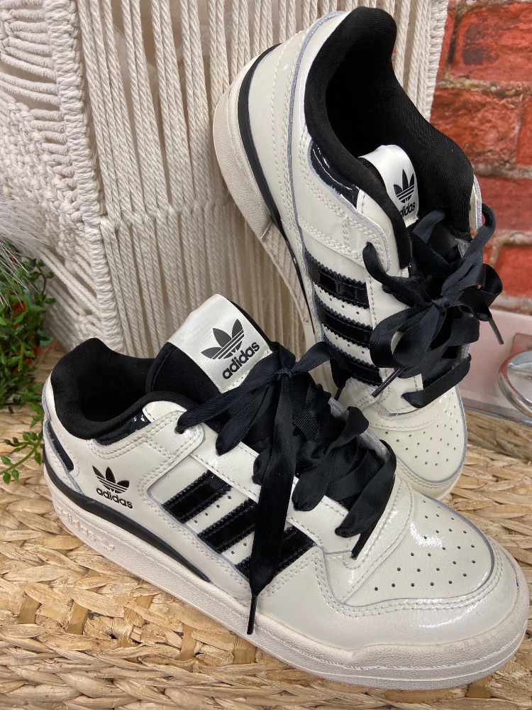 Adidas shoes youth 5.5