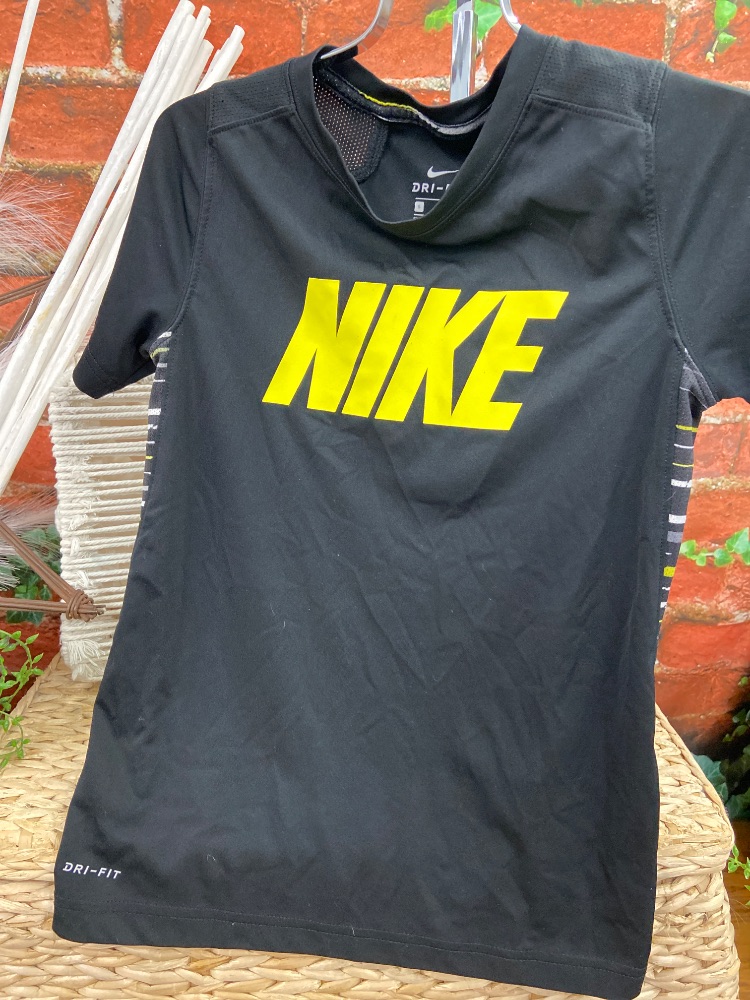 Nike youth small shirt