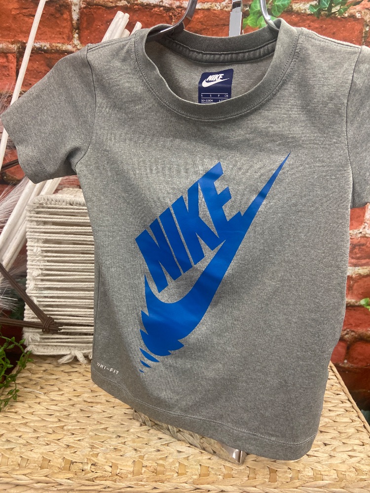 Nike toddler shirt 4-5