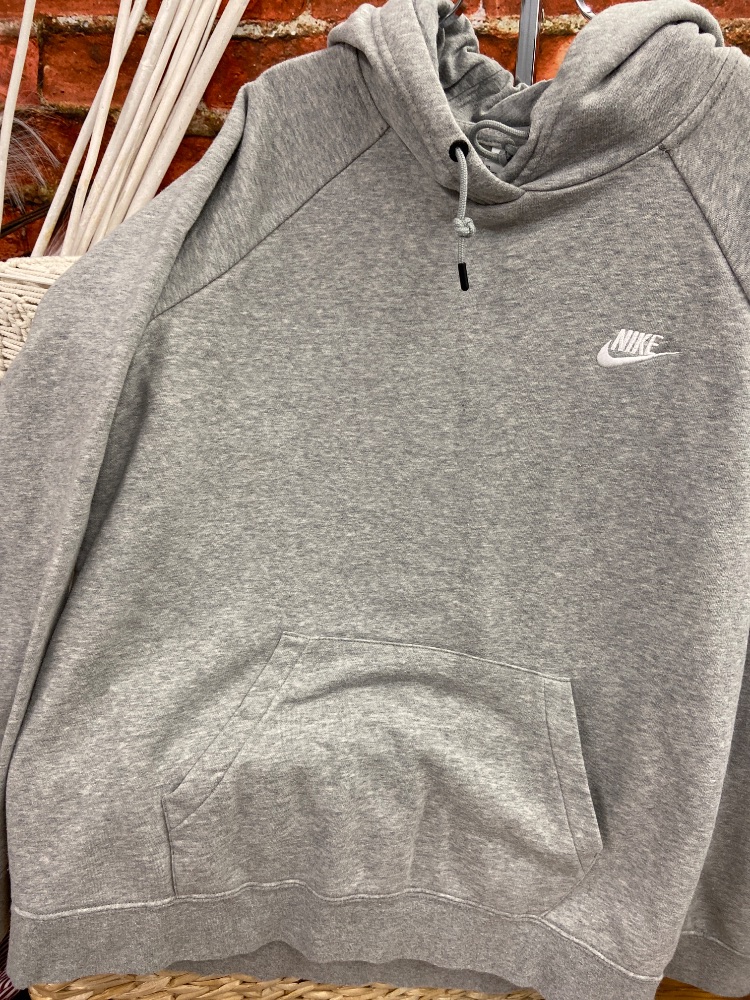 Nike men’s hoodie