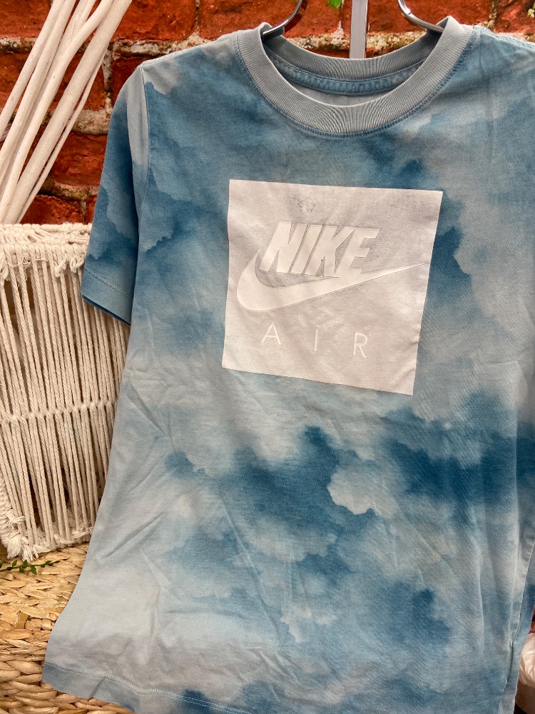 Nike tshirt youth large