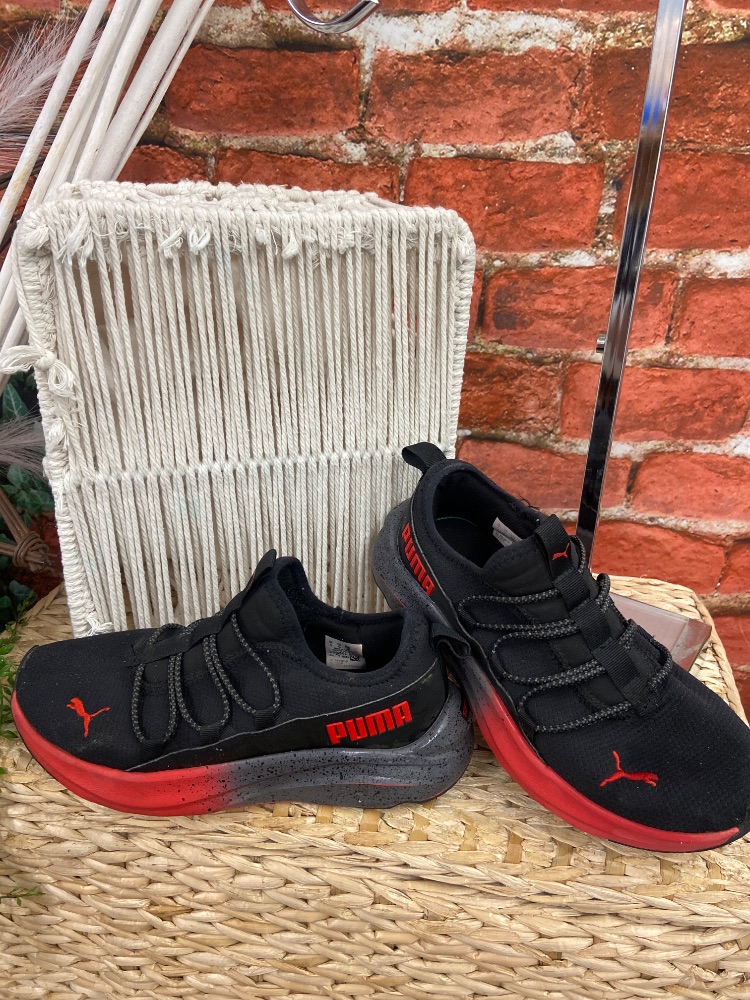 Puma tennis shoes youth 5