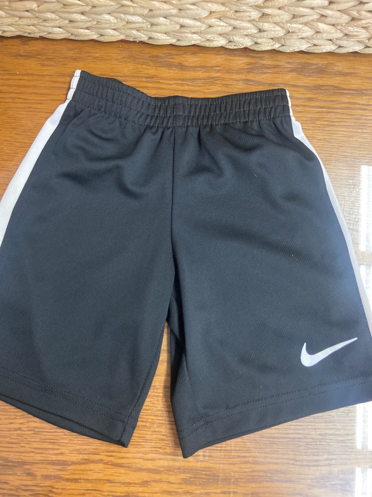 Nike shorts youth 6-7