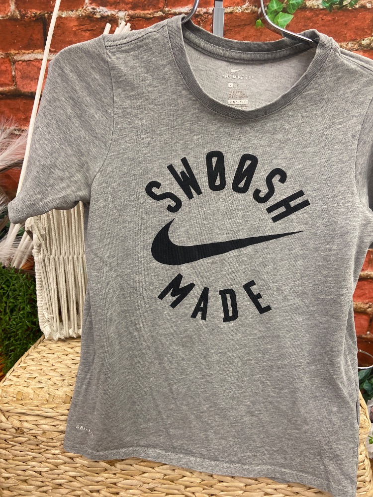 Nike shirt youth medium