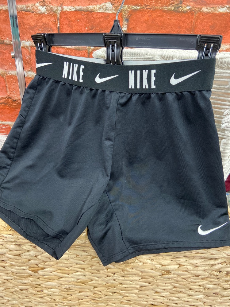 Nike shorts youth medium