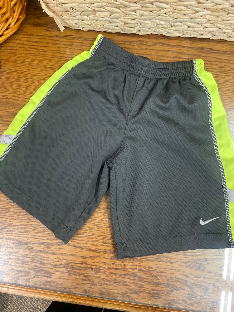 Nike shorts youth 7