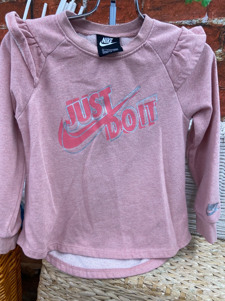 Nike youth sweatshirt 6-7