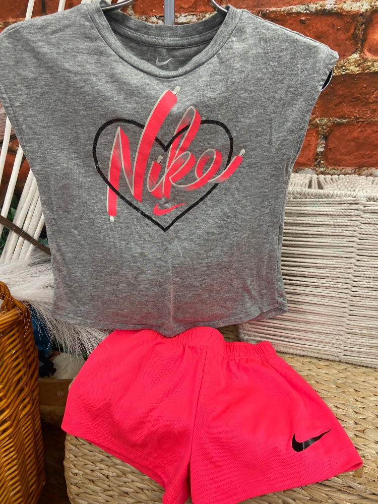 Nike toddler shortset 5-6