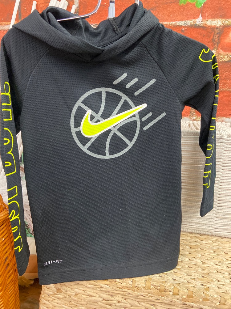 Nike toddler shirt 4-5